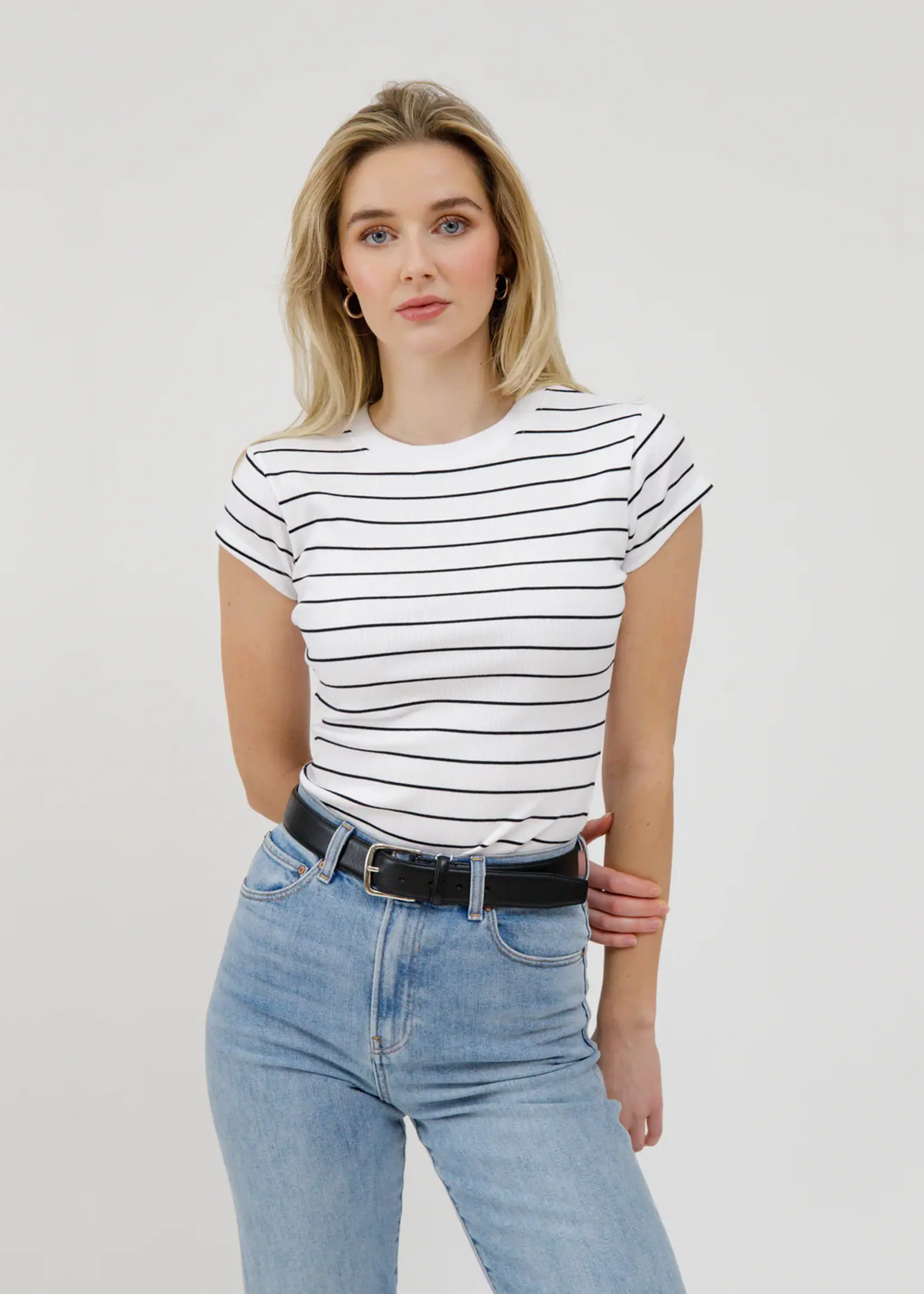 BRUNETTE  the label Ribbed Fitted Tee