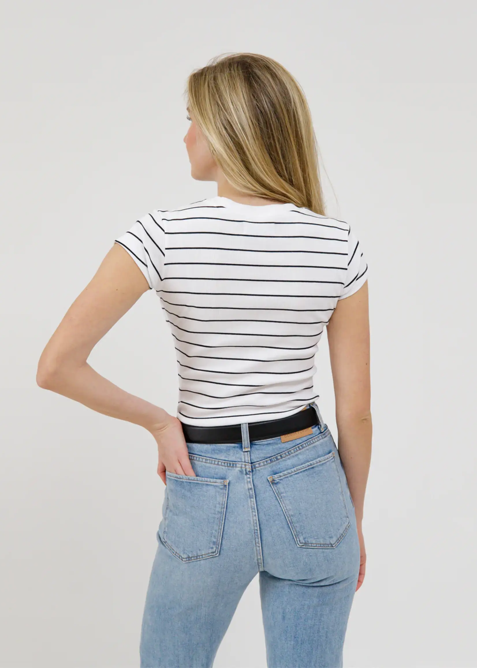 BRUNETTE  the label Ribbed Fitted Tee