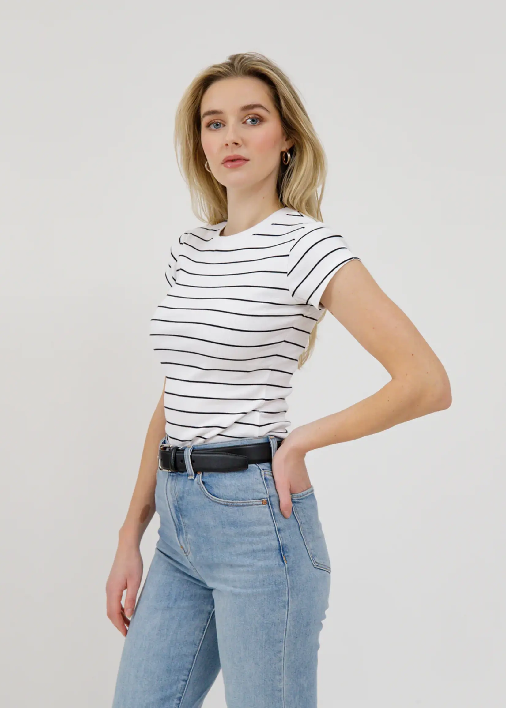 BRUNETTE  the label Ribbed Fitted Tee