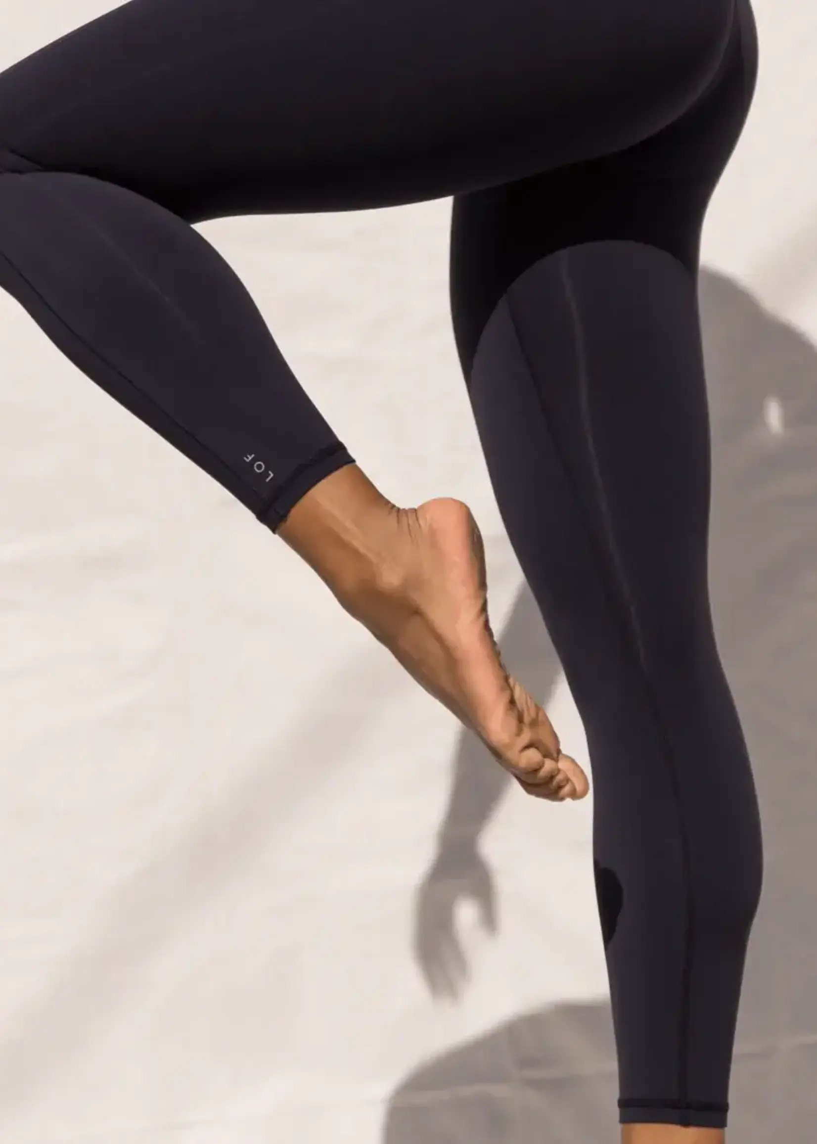 LEFT ON FRIDAY Super Moves Tight