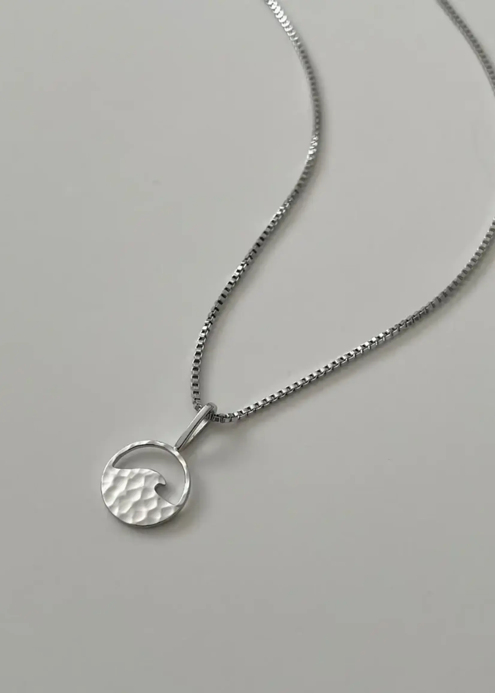 NAMASTE JEWELRY Wave Necklace, SILVER