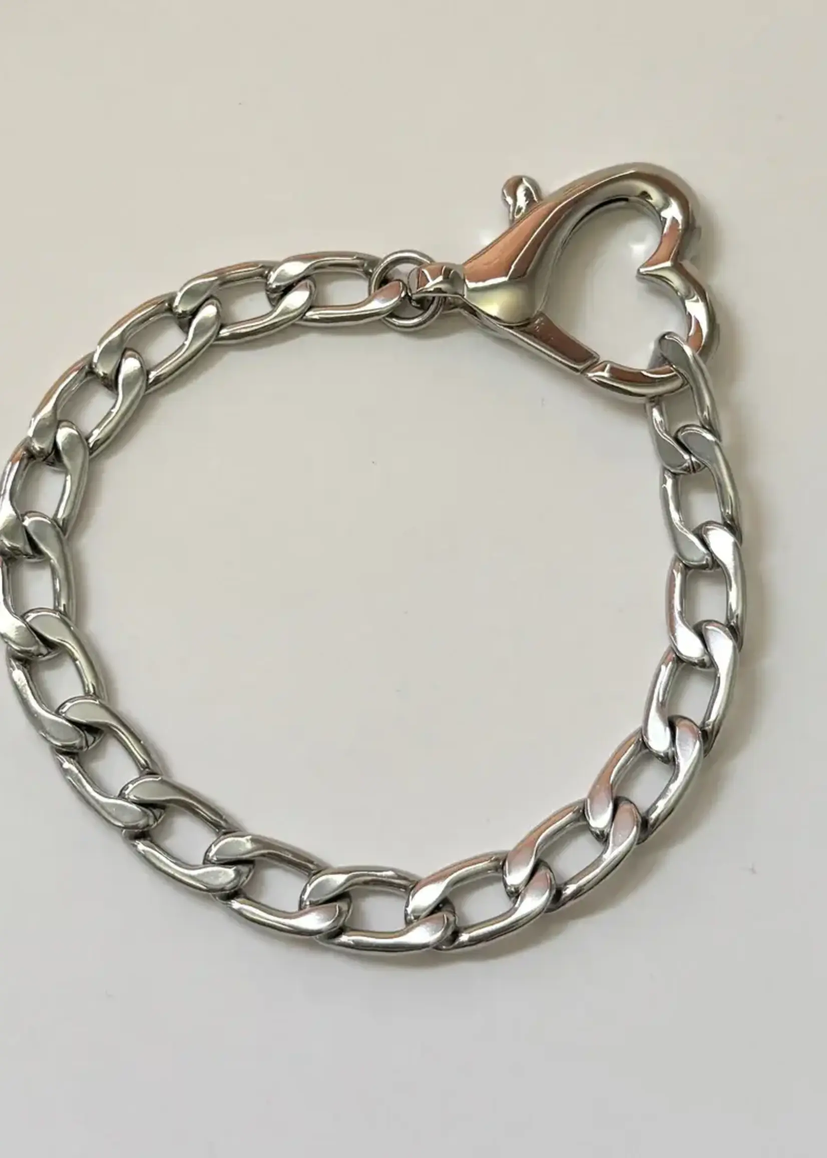 NAMASTE JEWELRY Saiba Heart Clasp Bracelet