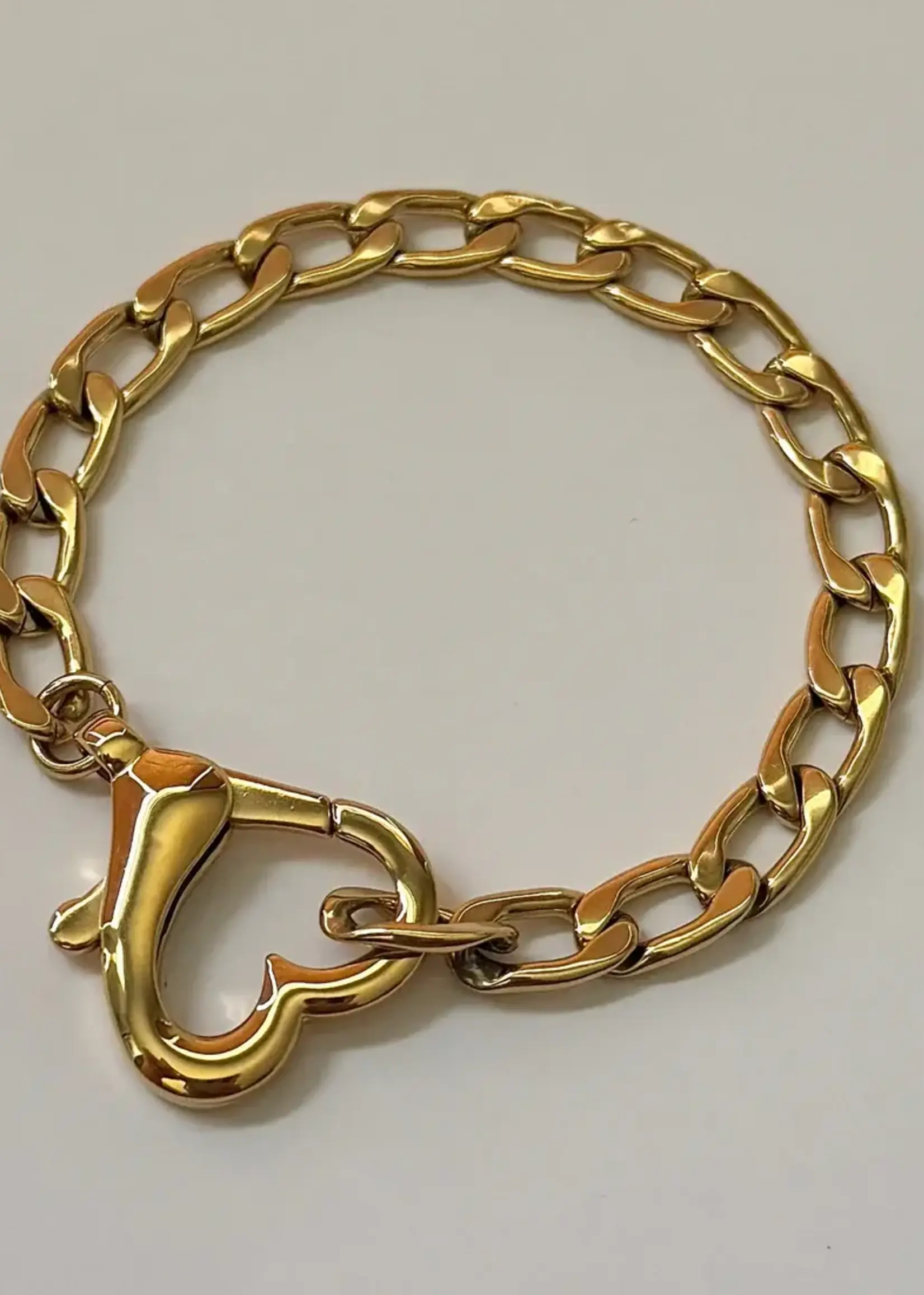 NAMASTE JEWELRY Saiba Heart Clasp Bracelet