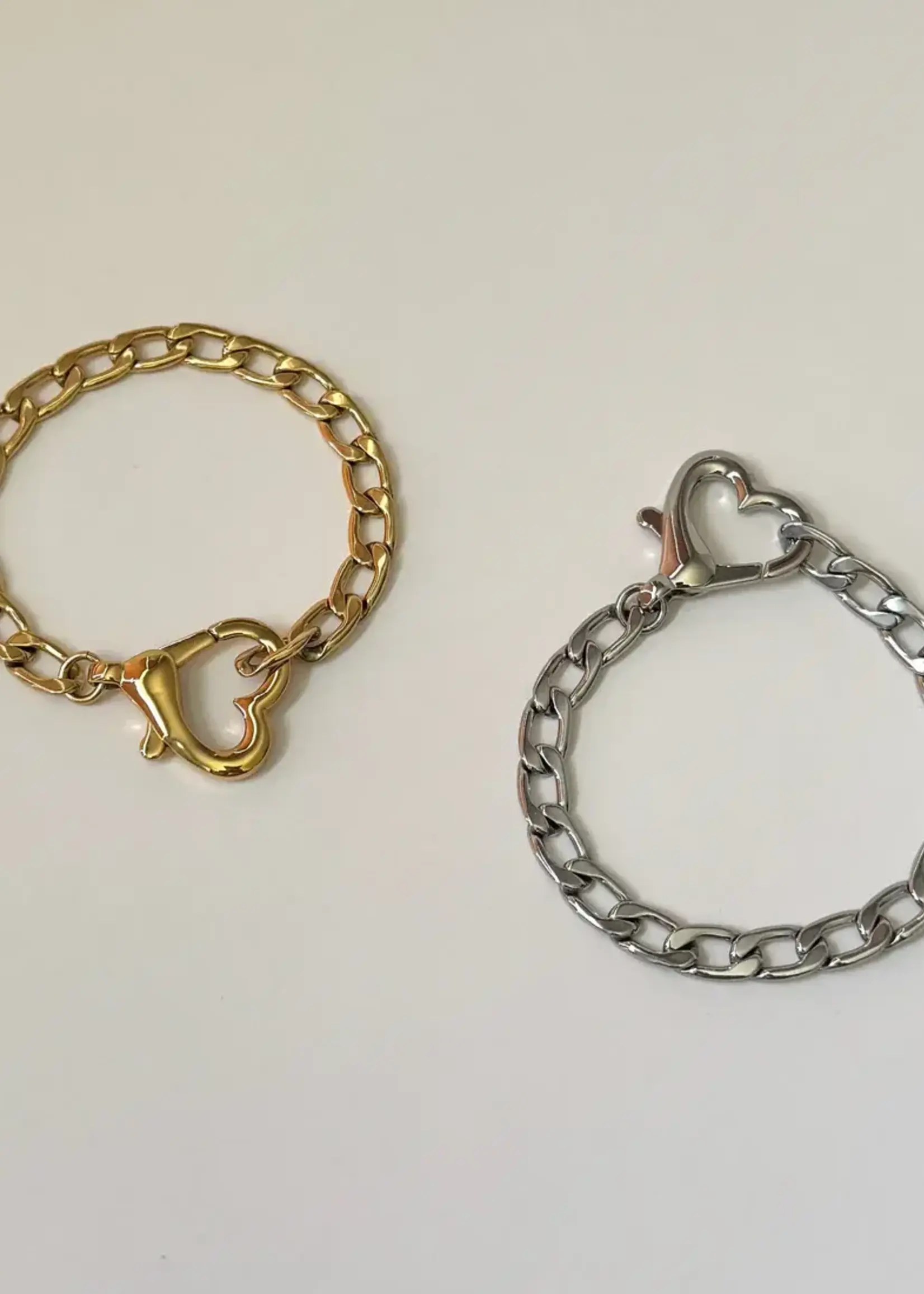 NAMASTE JEWELRY Saiba Heart Clasp Bracelet