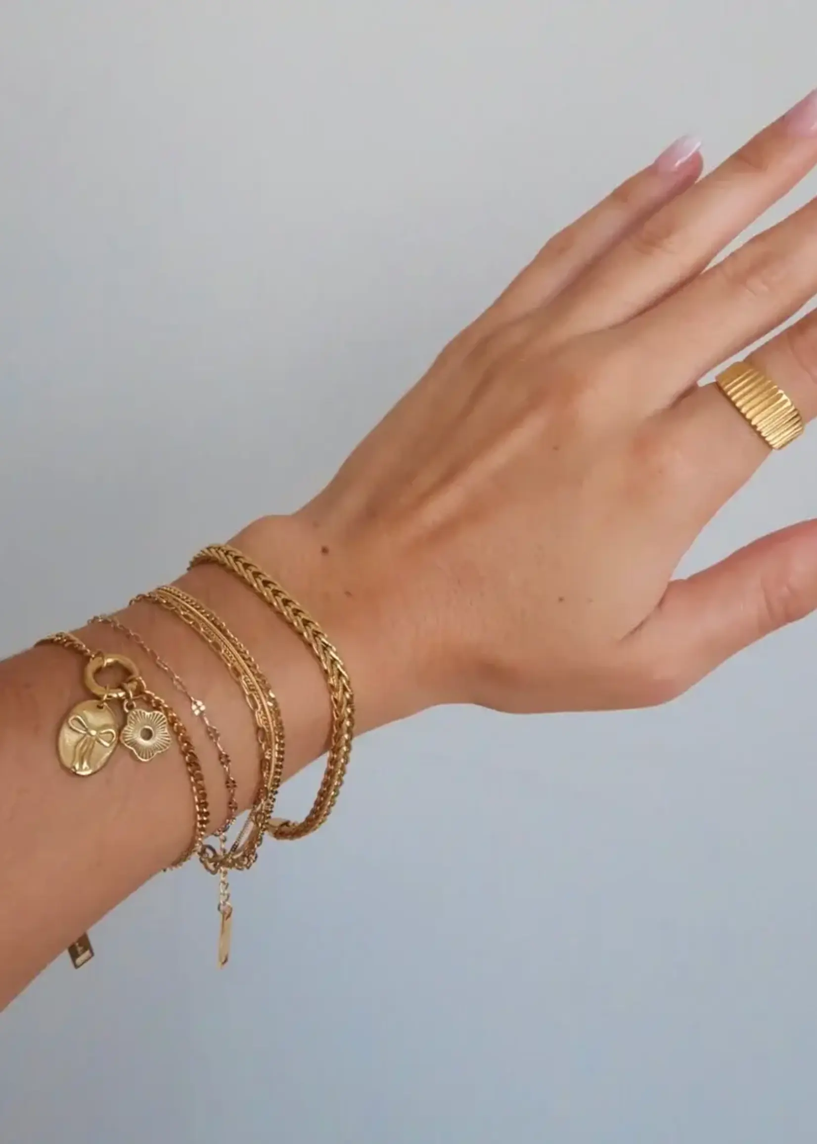 NAMASTE JEWELRY Bow and Flower Bracelet