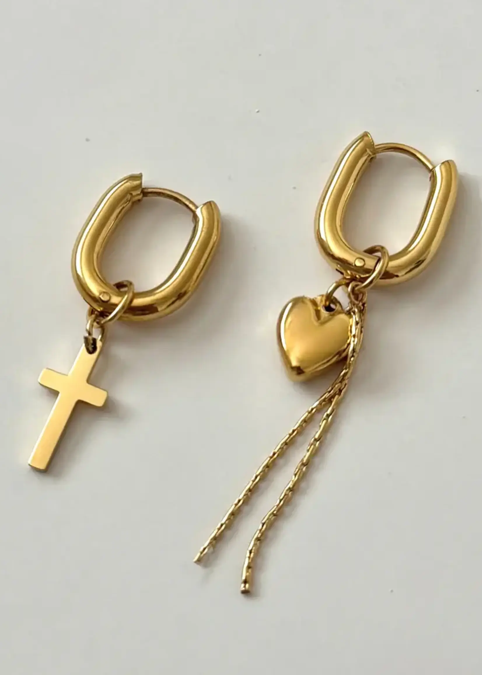 NAMASTE JEWELRY Santos Hoops