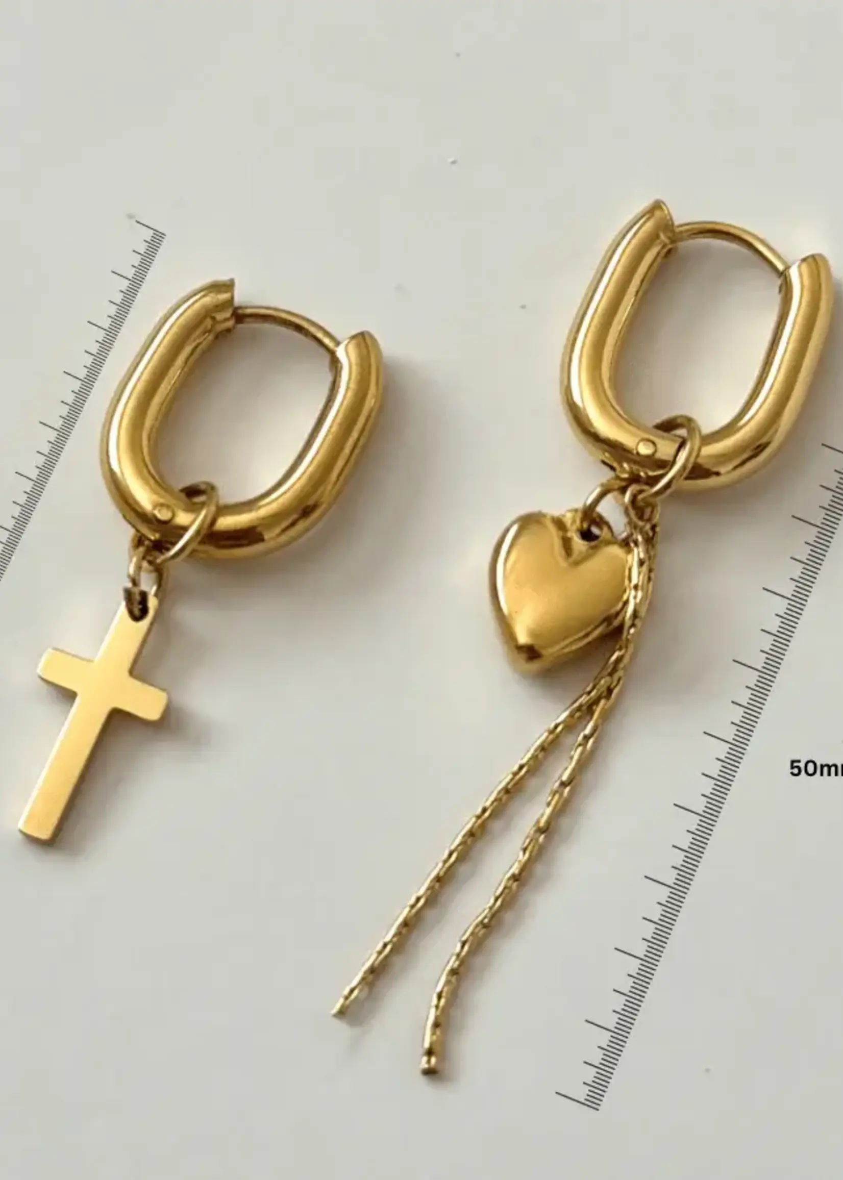 NAMASTE JEWELRY Santos Hoops