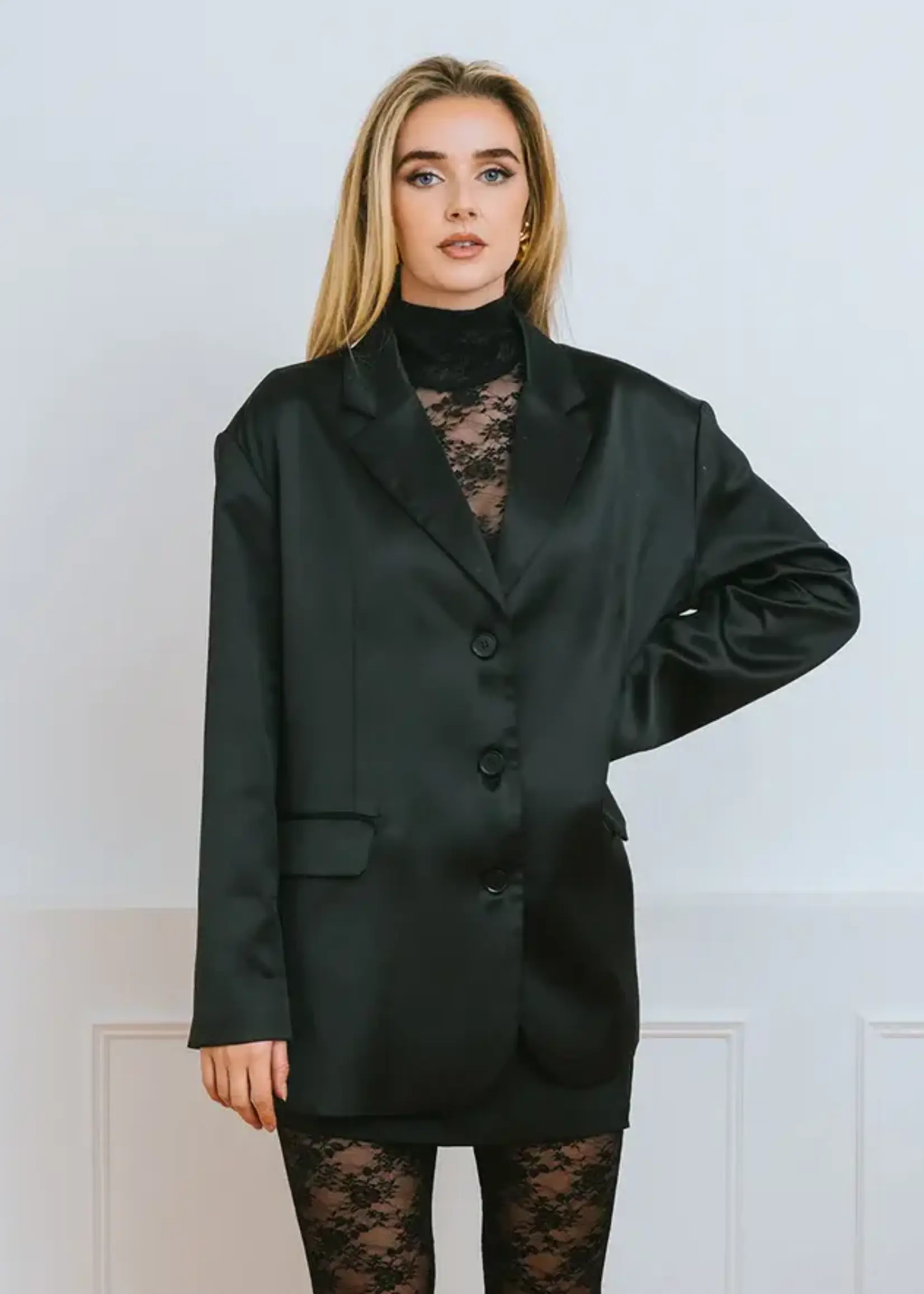 BRUNETTE  the label Linda Lace Bodysuit