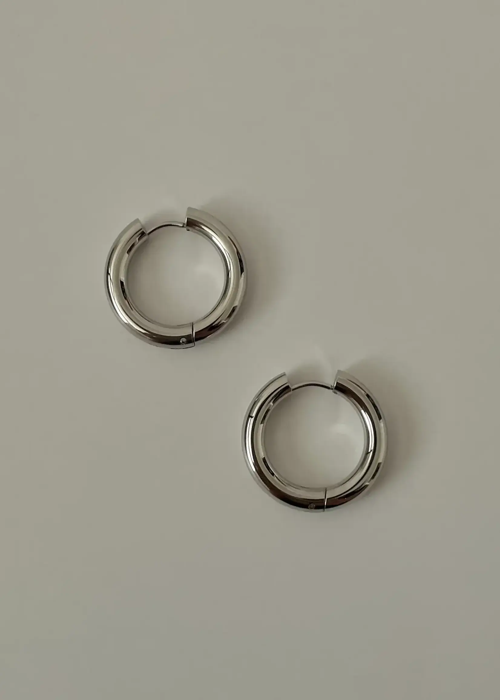 NAMASTE JEWELRY Chunky Gold Hoops 2.0