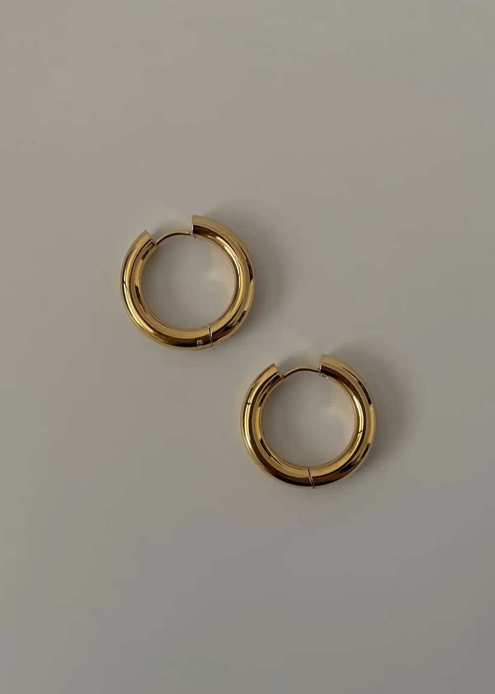 NAMASTE JEWELRY Chunky Gold Hoops 2.0