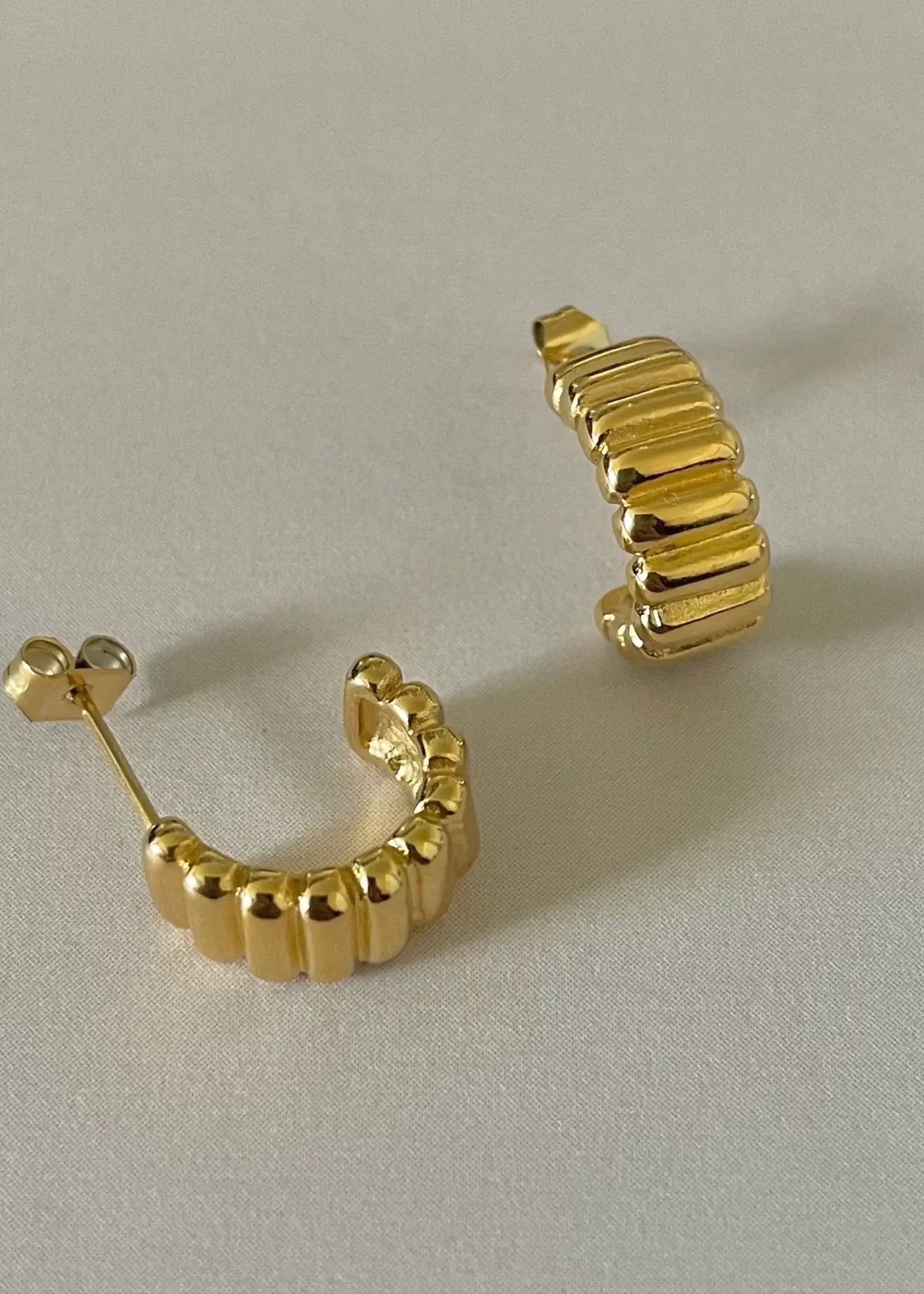 NAMASTE JEWELRY Mini Emma Ribbed Earrings