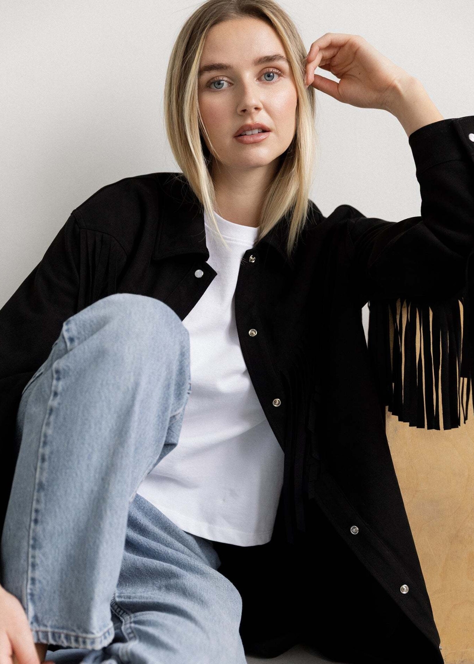 BRUNETTE  the label FRINGE JACKET