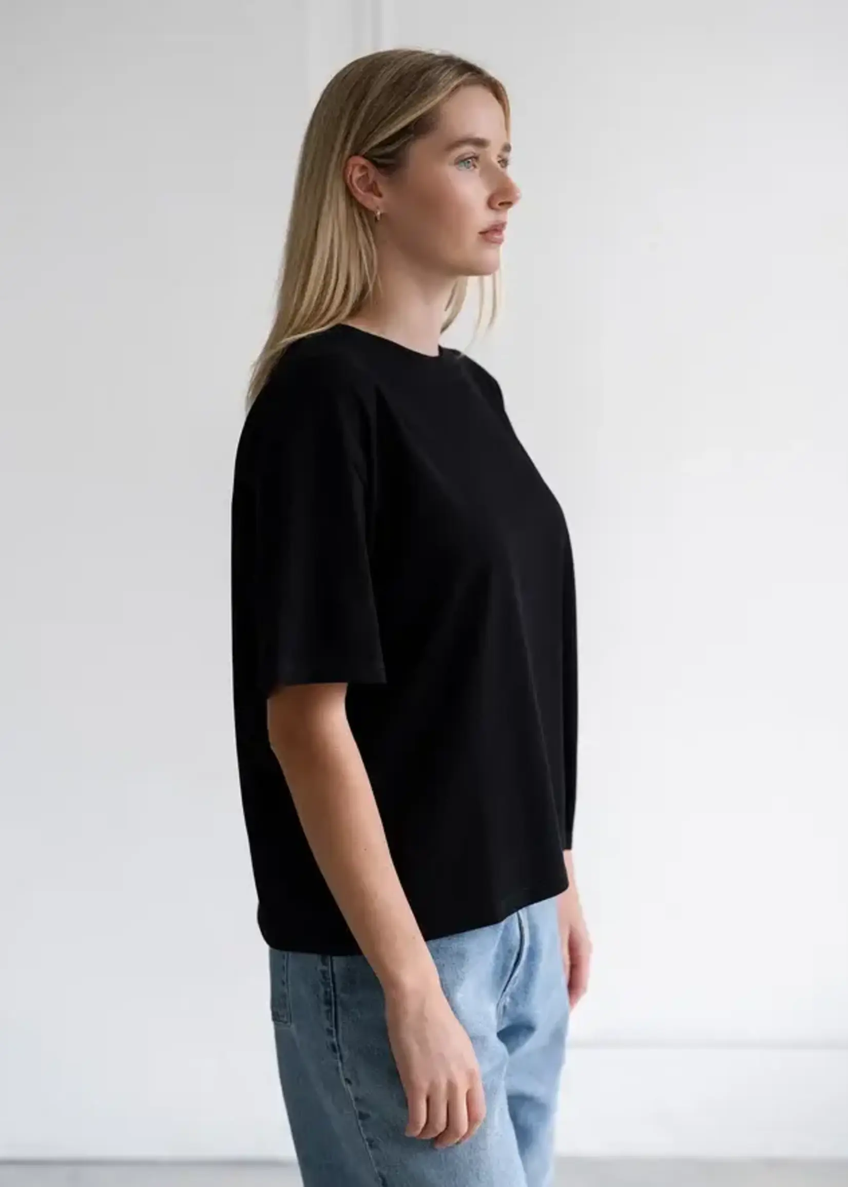 BRUNETTE  the label Boxy Tee