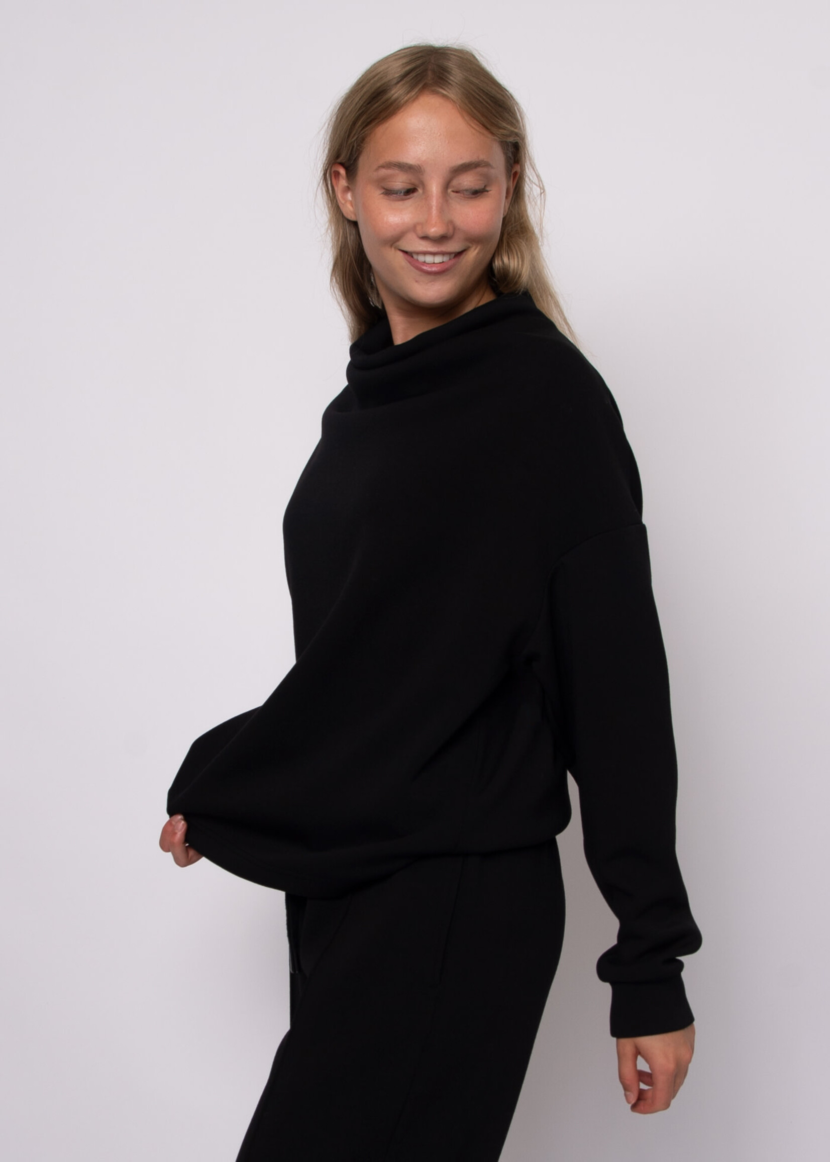 RD STYLE FREIZA SOFT KNIT FUNNEL NECK DRAPED PULLOVER