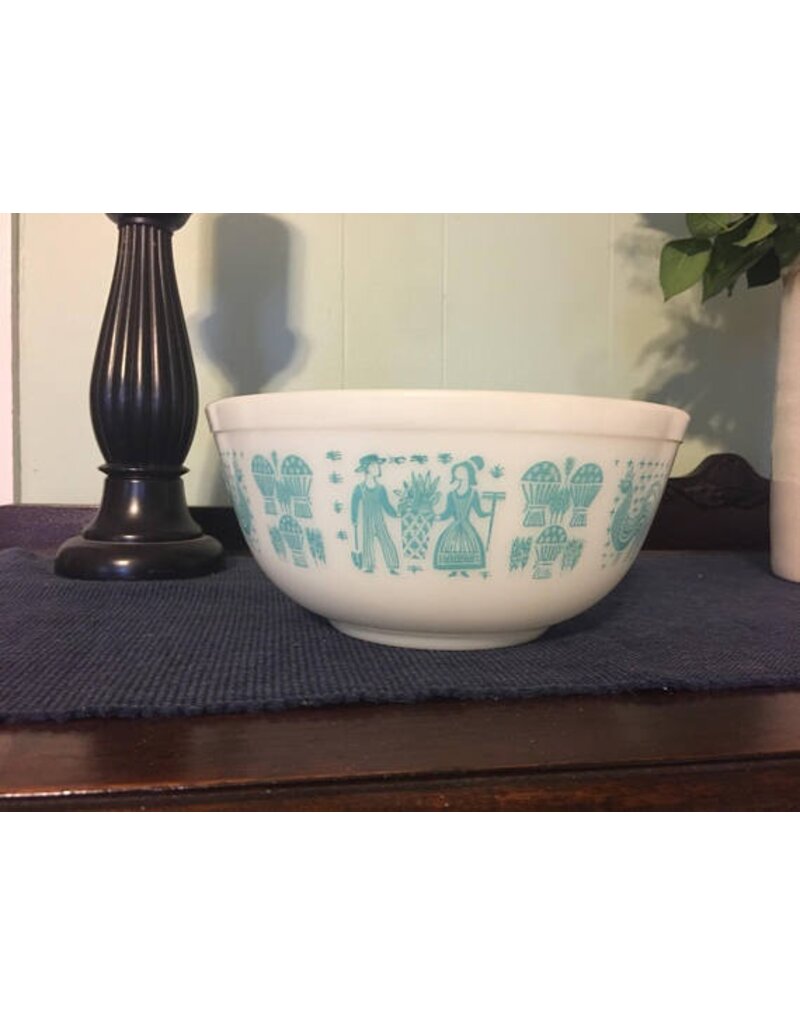 Pyrex butterprintbowl