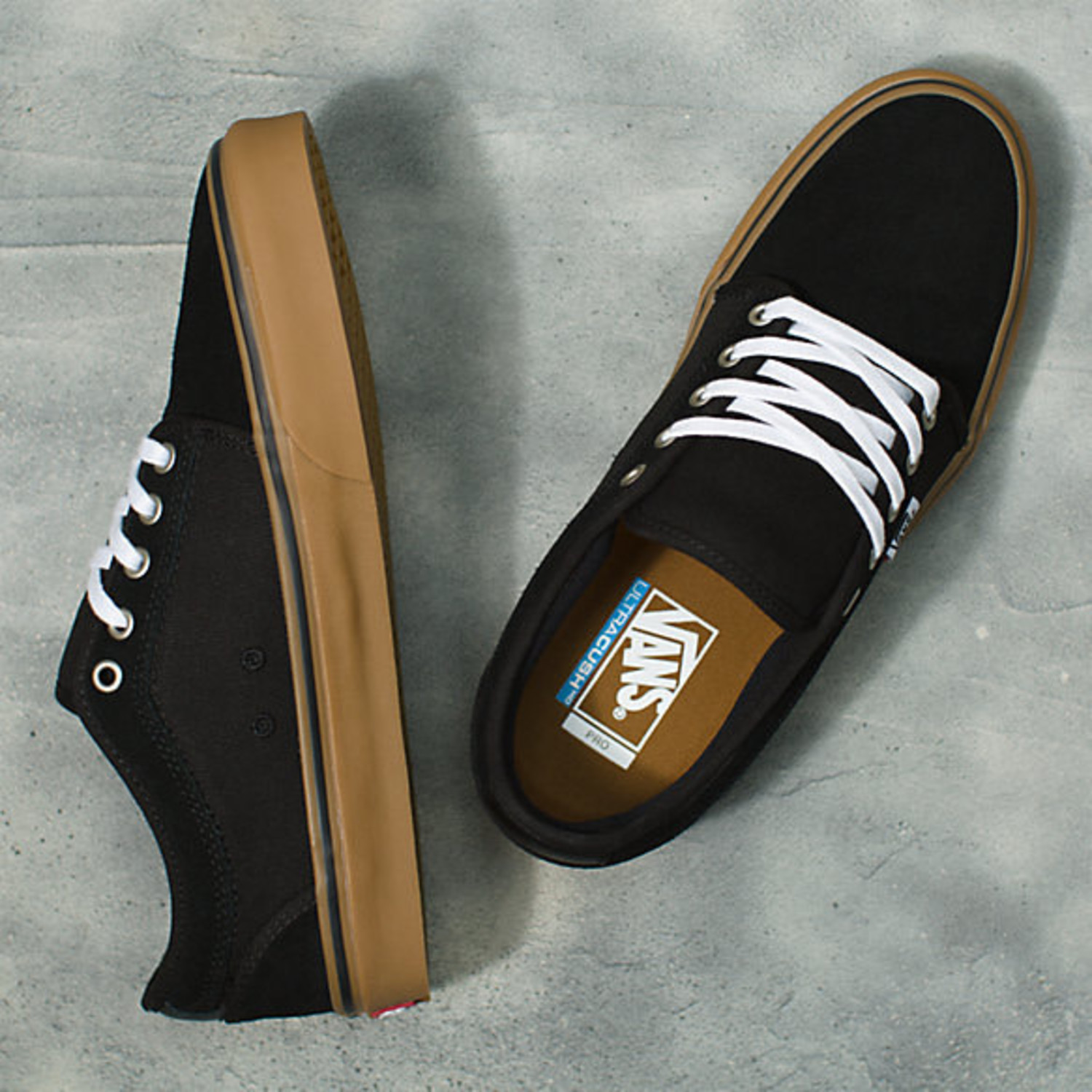 all black vans chukka low