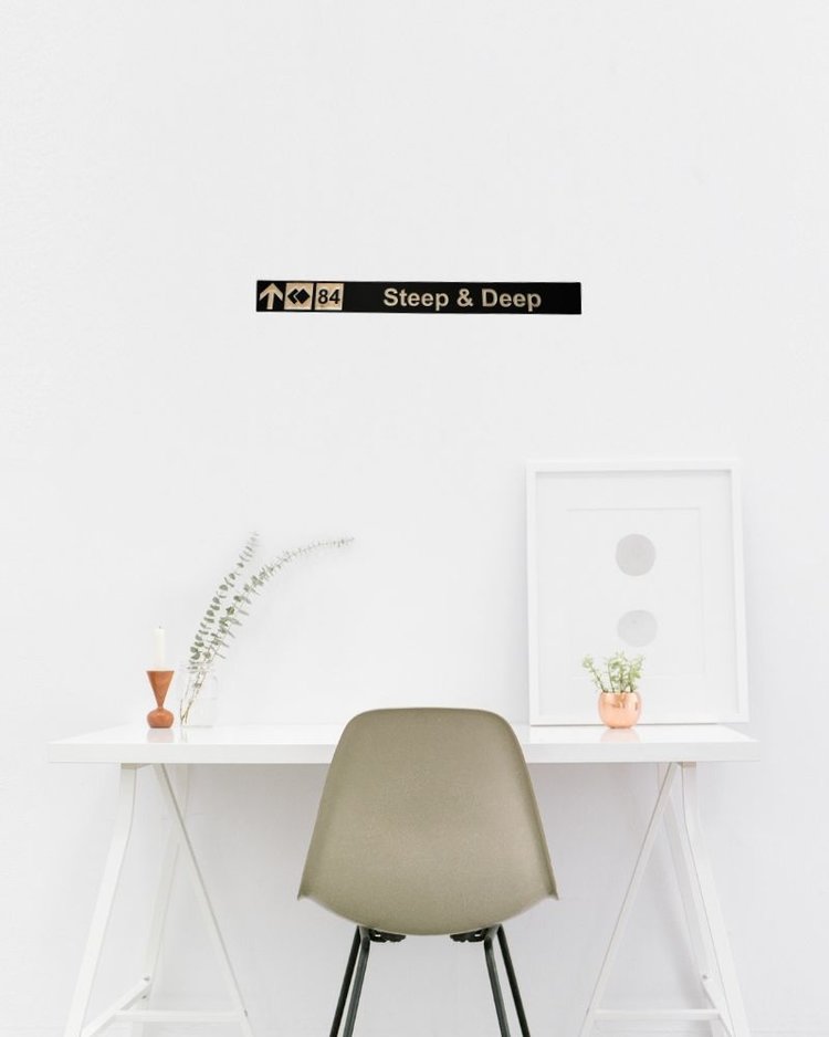 ASSINIBOINE DESIGN ASSINIBOINE Fernie Alpine Resort Sign [M]