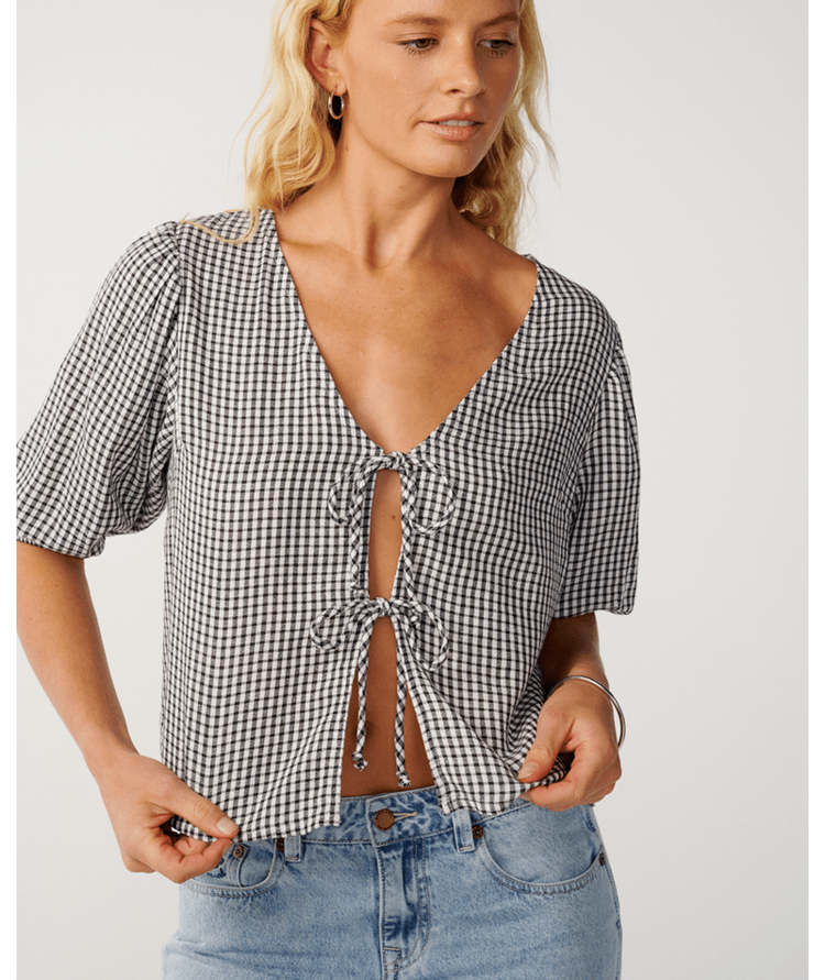 RIP CURL 23B RIP CURL VIBE SURF TIE FRONT TOP BLACK/OFF WHITE