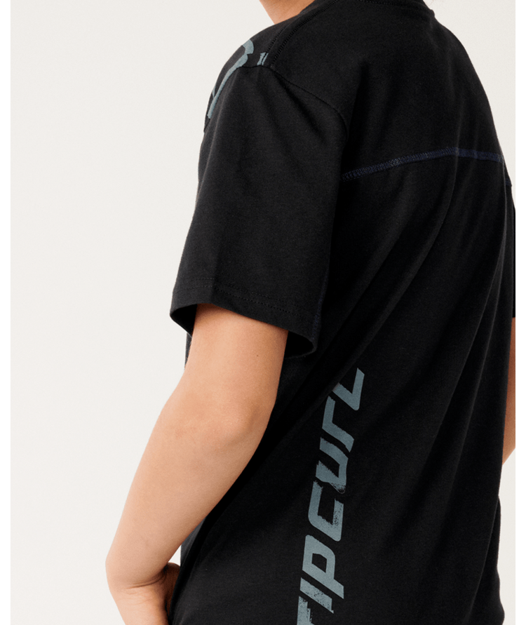 RIP CURL 04A RIP CURL ARCHIVE THRASHED PANEL TEE-BOY BLACK
