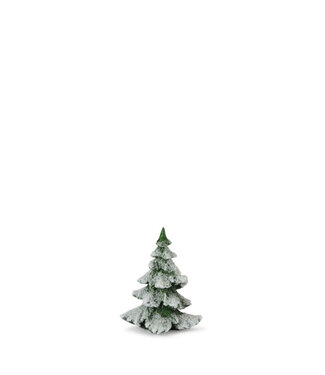Sapin vert enneigé