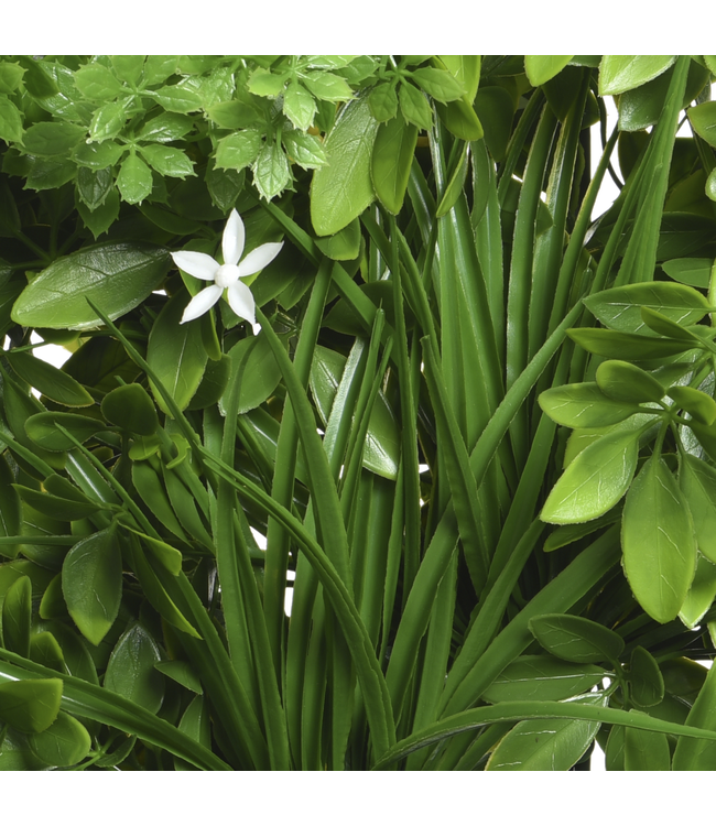 Mur végétal artificiel et fleurs blanches