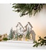 Maison blanche enneigée avec 3 sapins LED 12,5 x 8 po
