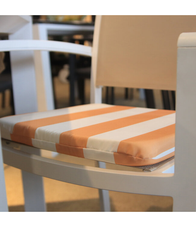 Coussin de chaise ligné blanc et orange |  Confort et style pour intérieur et extérieur