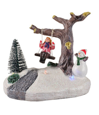 Fillette sur balançoire LED