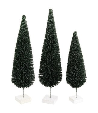 Sapin vert émeraude brillant sur cube blanc