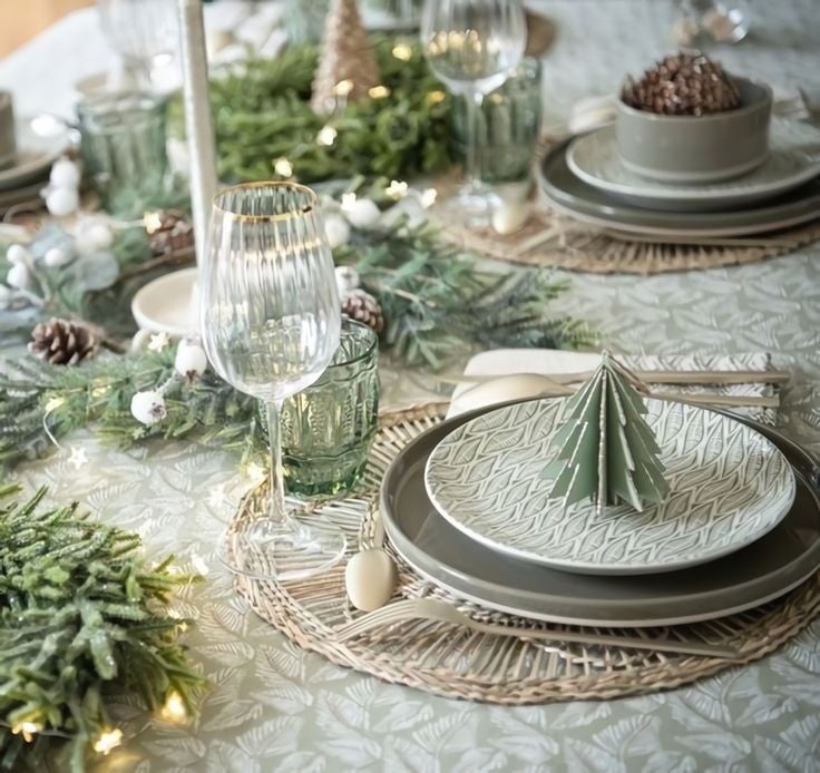 Sous la nature givrée | Décoration de Noël blanc, vert et argent | Signé Garneau