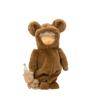 Fillette habit d'ourson brun et peluche