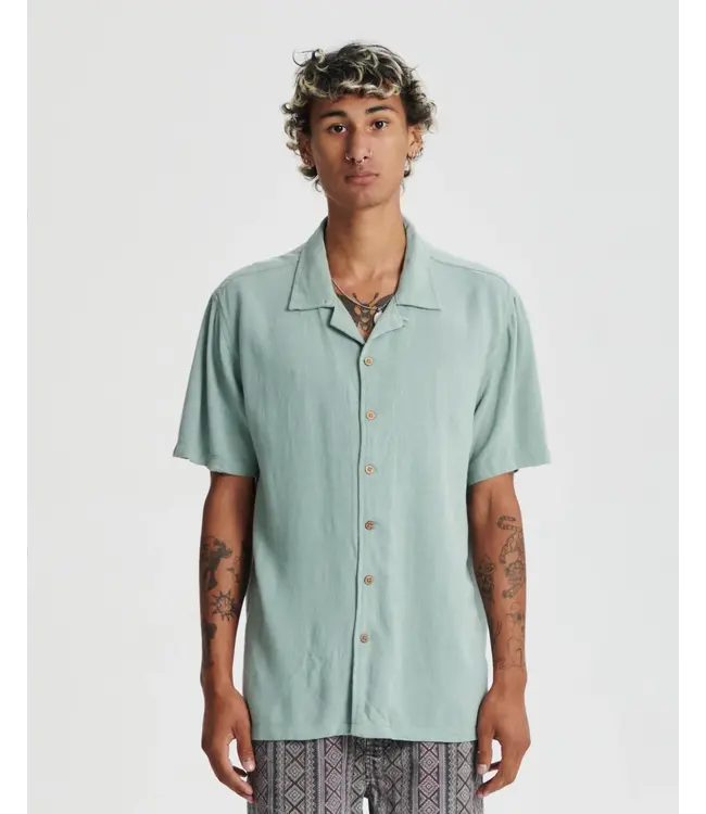 Critical Slide ERNIE RESORT SHIRT