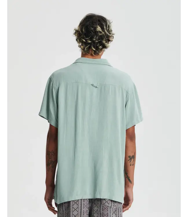 Critical Slide ERNIE RESORT SHIRT