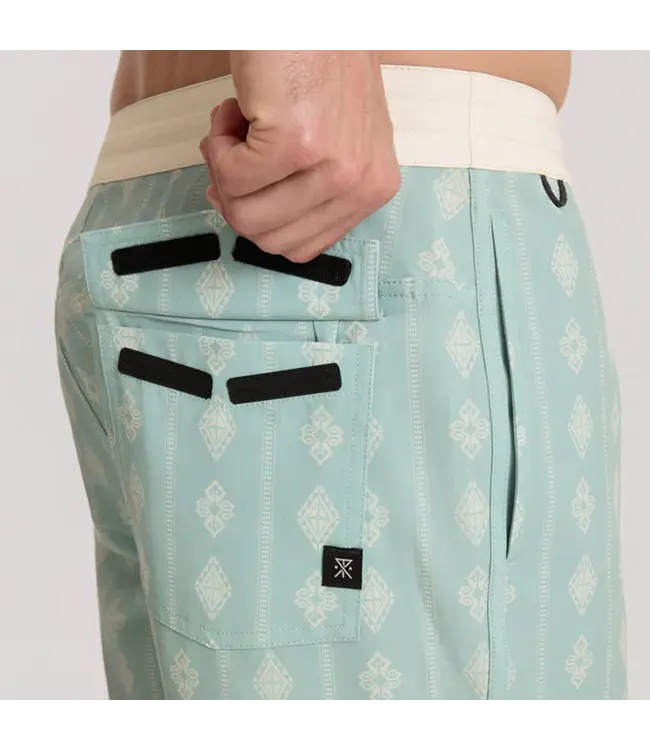 ROARK Chiller Scallop Boardshort