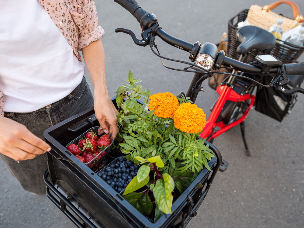 Haul all your shopping on a Tern HSD E-Cargo Bike