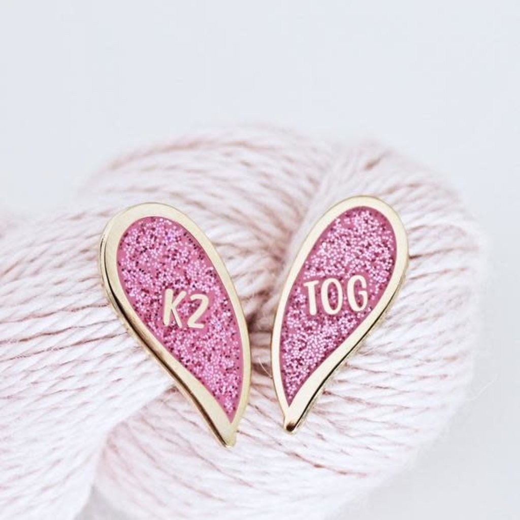 Twill & Print Besties K2TOG Enamel Pin