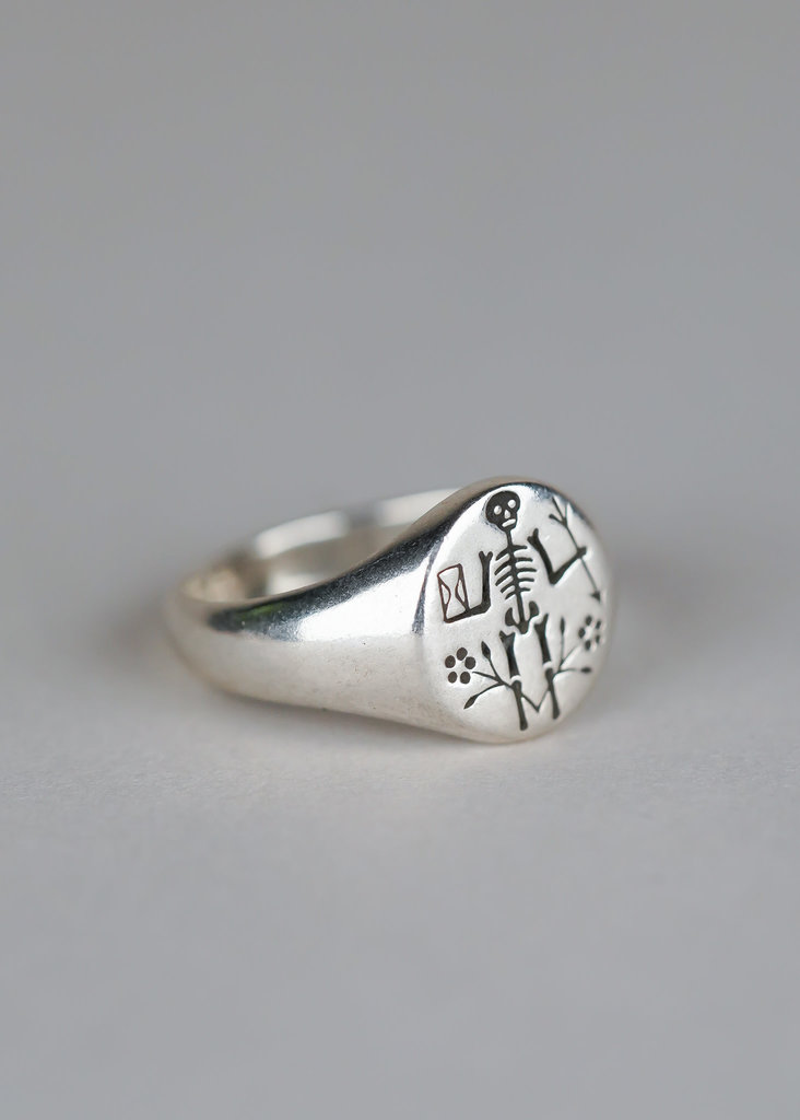 Digby & Iona Digby & Iona Memento Mori Signet Ring