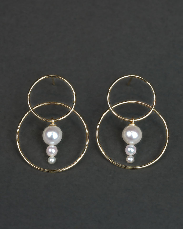 White Space White/Space Triple Pearl Scarpa Earrings