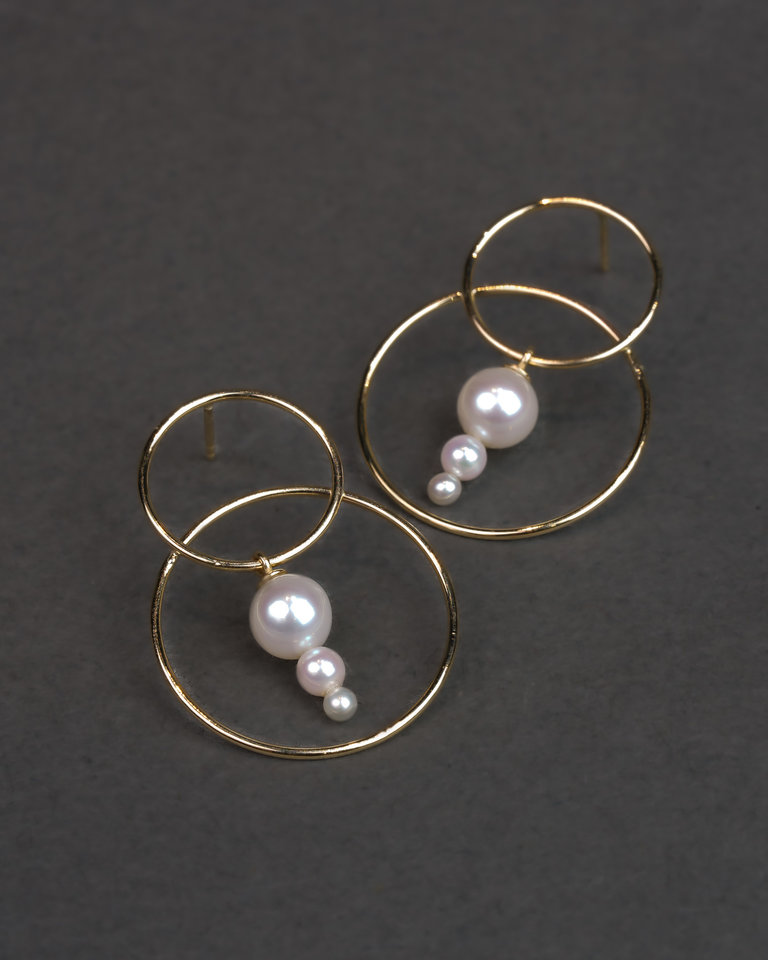 White Space White/Space Triple Pearl Scarpa Earrings