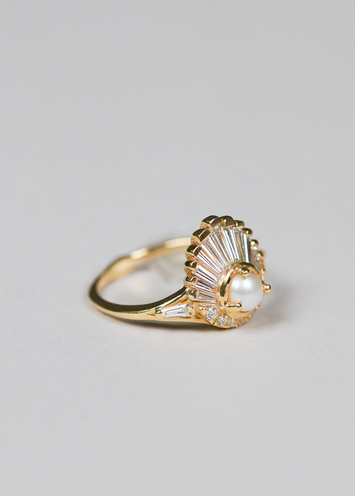 Artëmer Artëmer Pearl & Diamond Shell Ring