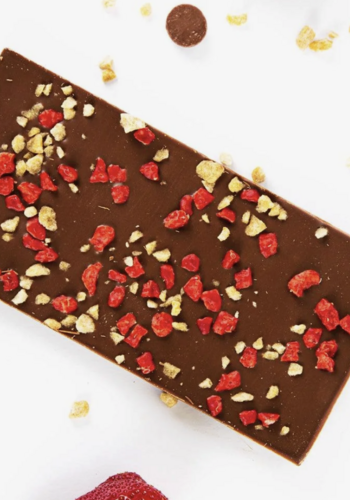 Milk chocolate bar with strawberries and maple sugar - Couleur Chocolat 90g 
