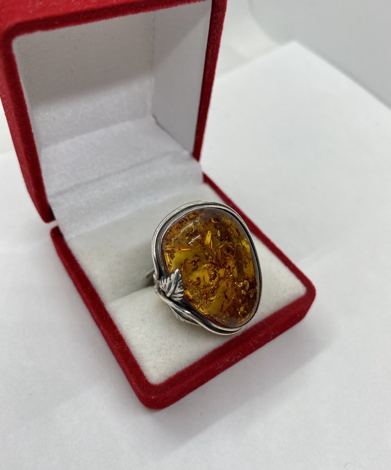 Amber ring | Roman | Mid-Imperial | The Metropolitan Museum of Art