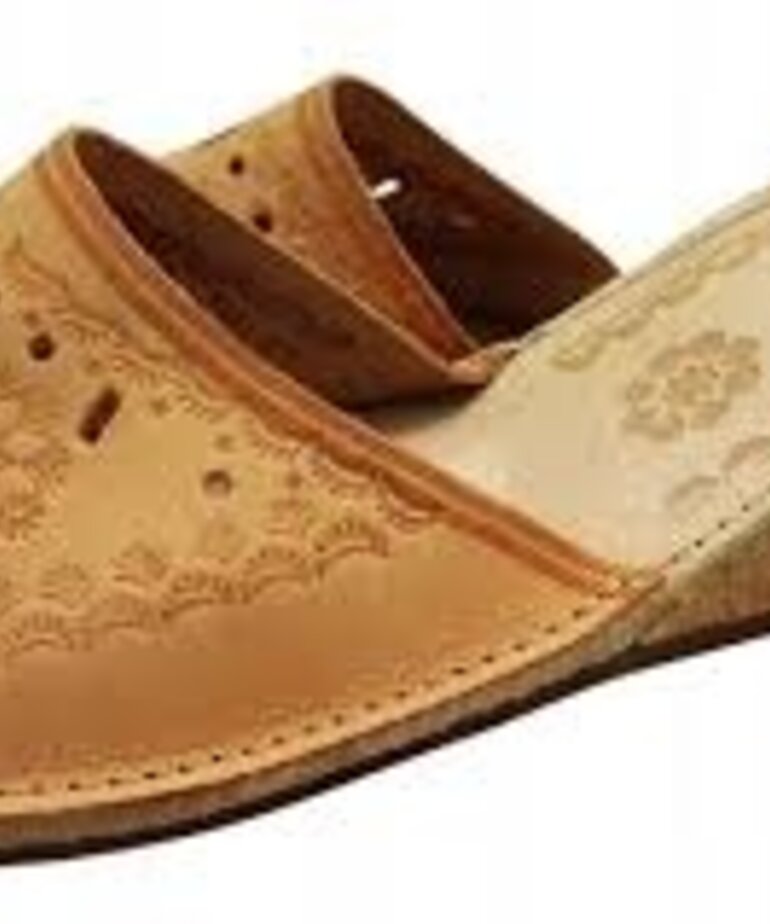 KAPCIE DAMSKIE SKORZANE NA KORKU Z ODKRYTYMI PALCAMI