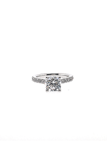 Solitaire engagement ring