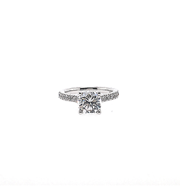 Solitaire engagement ring