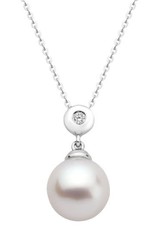 Perle diamond pendant