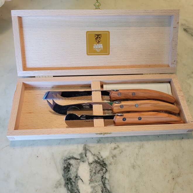 https://cdn.shoplightspeed.com/shops/619042/files/58173081/660x660x1/cheese-knife-set-olivewood-3-piece.jpg