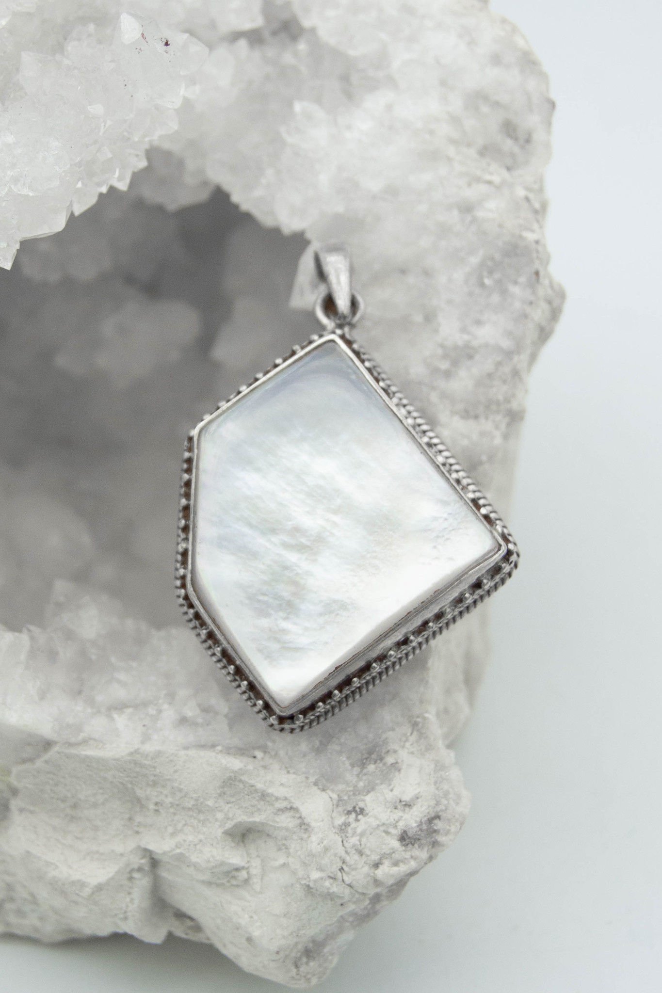 Pendentif En Nacre Avec Perle – Forme Coquillage Blanc – Bijou Naturel Et Délicat