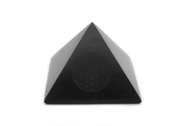 Shungite pyramide - Fleur de vie