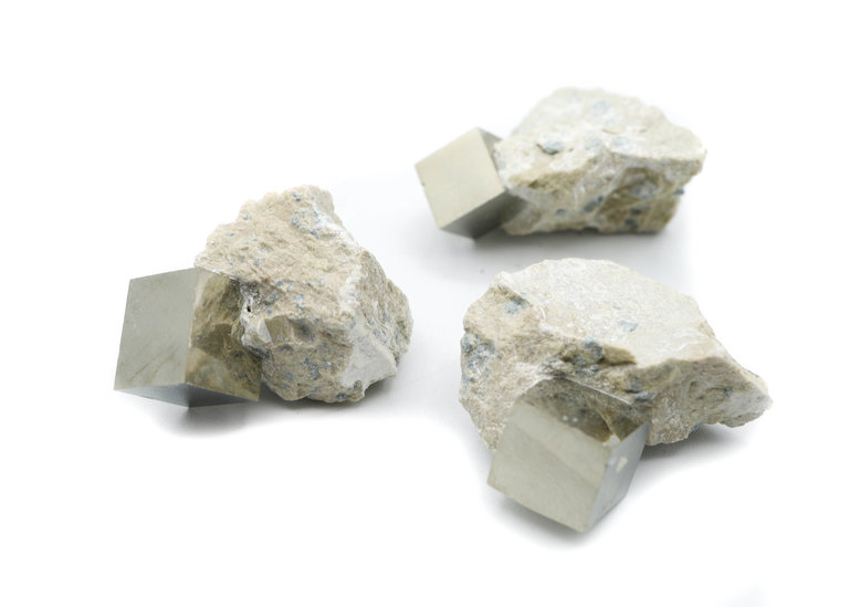 Pyrite cube sur matrice